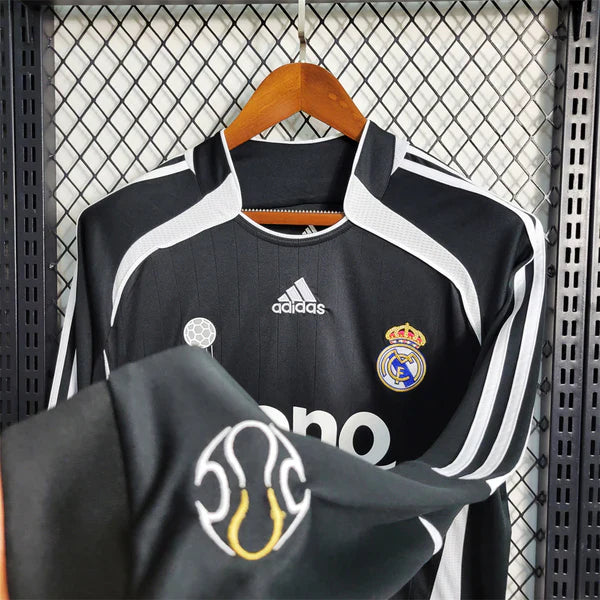 Real Madrid 2006-07 Away Fs | Retro Jersey - Image 3