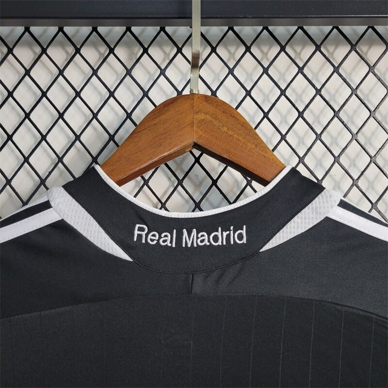 Real Madrid 2006-07 Away | Retro Jersey - Image 9
