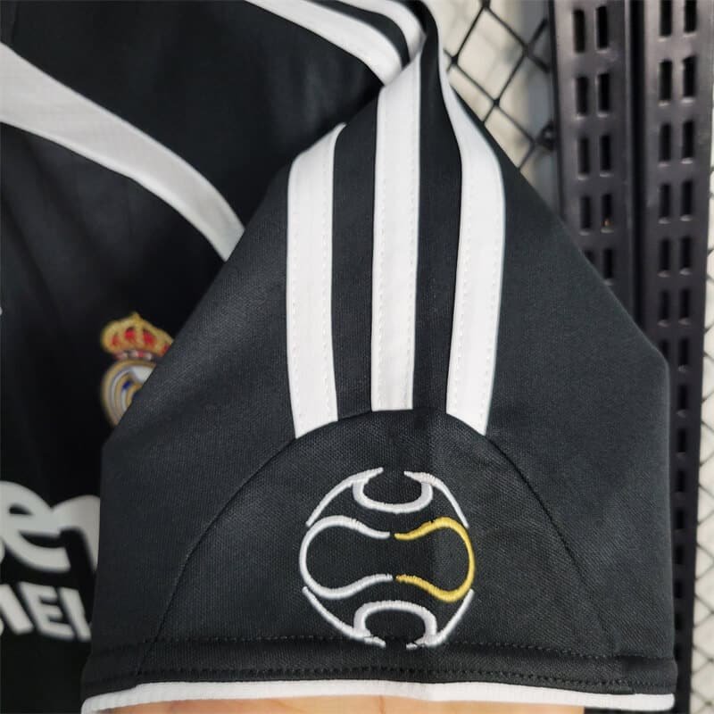Real Madrid 2006-07 Away | Retro Jersey - Image 4